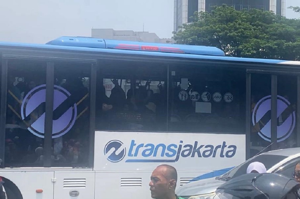 Ada HUT ke-80 TNI di Monas, Transjakarta di Sudirman-Thamrin Penuh Sesak