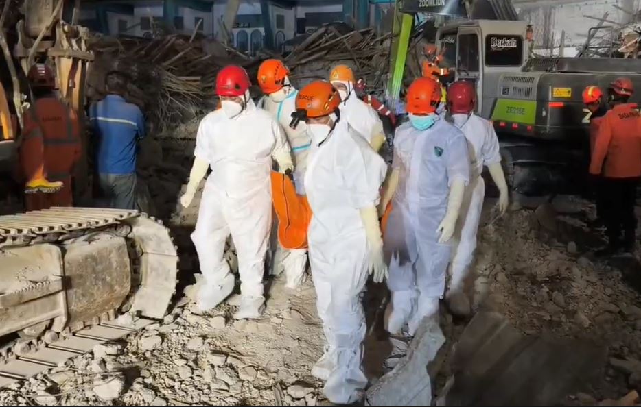 38 Korban Ponpes Al Khoziny Masih Tertimbun, BNPB Targetkan Evakuasi Rampung Senin Besok