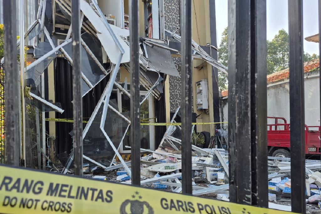 Kesaksian Warga Dengar Ledakan Misterius Gedung Farmasi di Tangsel