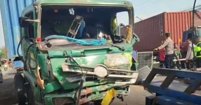 Kecelakaan Truk Tronton Tabrak Minibus di Cirebon, 1 Tewas 1 Luka Berat