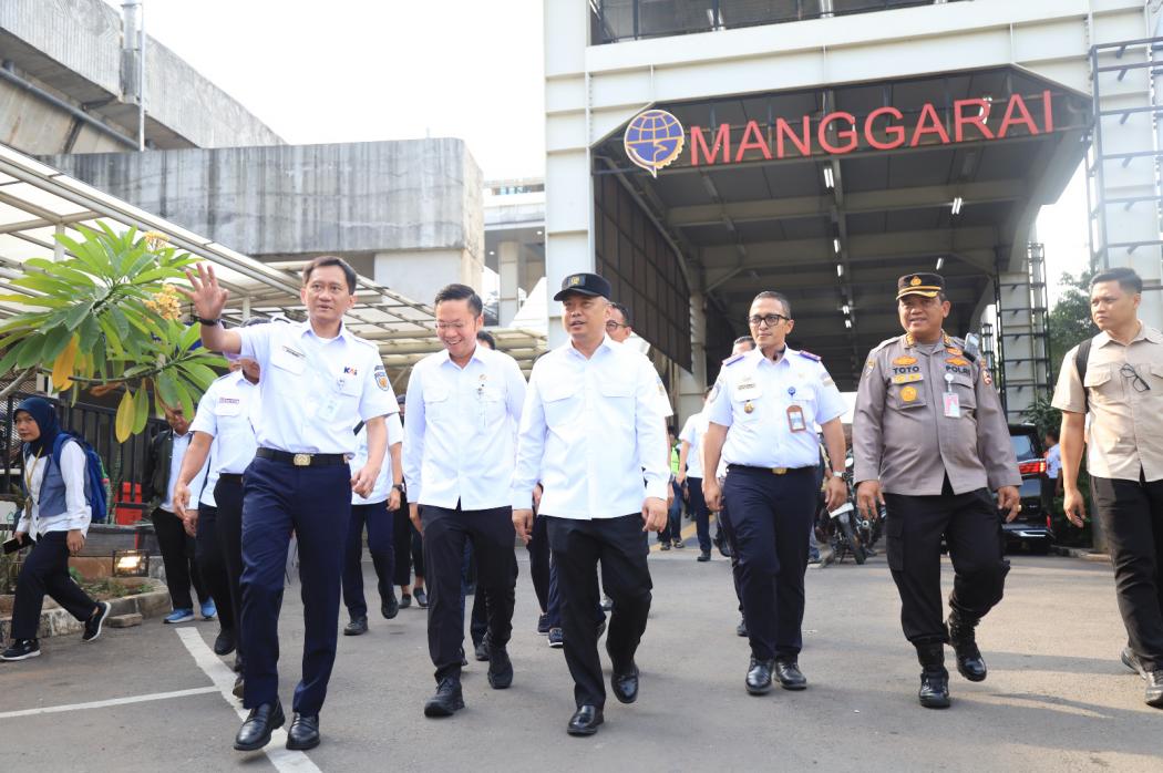 150 Ribu Penumpang Tiap Hari, Menhub Dudy Cek Langsung Stasiun Manggarai dan Tanah Abang