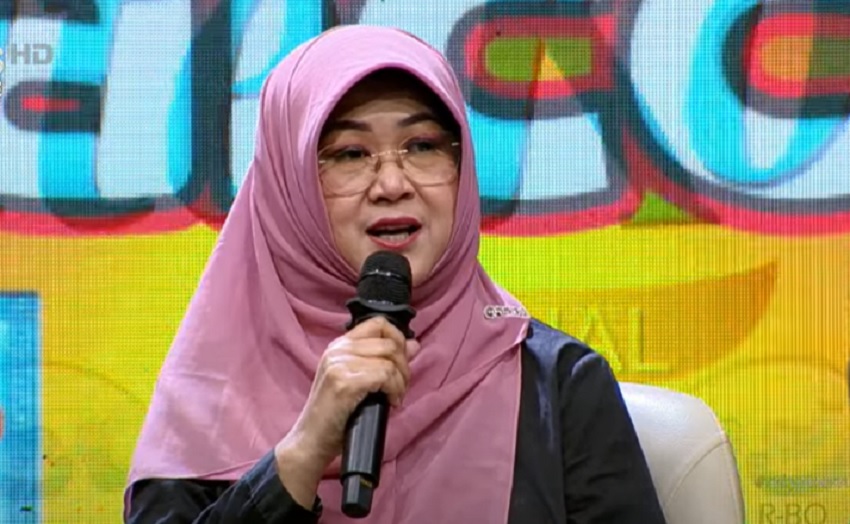 Dokter Tifa Beberkan Alasan Ziarah ke Makam Orang Tua Jokowi di Karanganyar