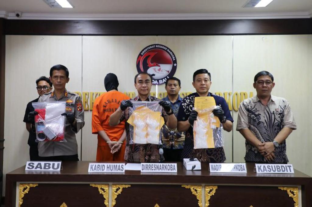 Pengedar Narkoba di Denpasar Ditangkap, Barang Bukti Sabu Hampir 1 Kg dan Ekstasi