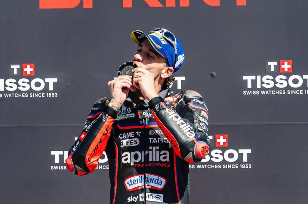 Momen Unik Marco Bezzecchi Tabrak Burung Camar Sebelum Menang Sprint Race