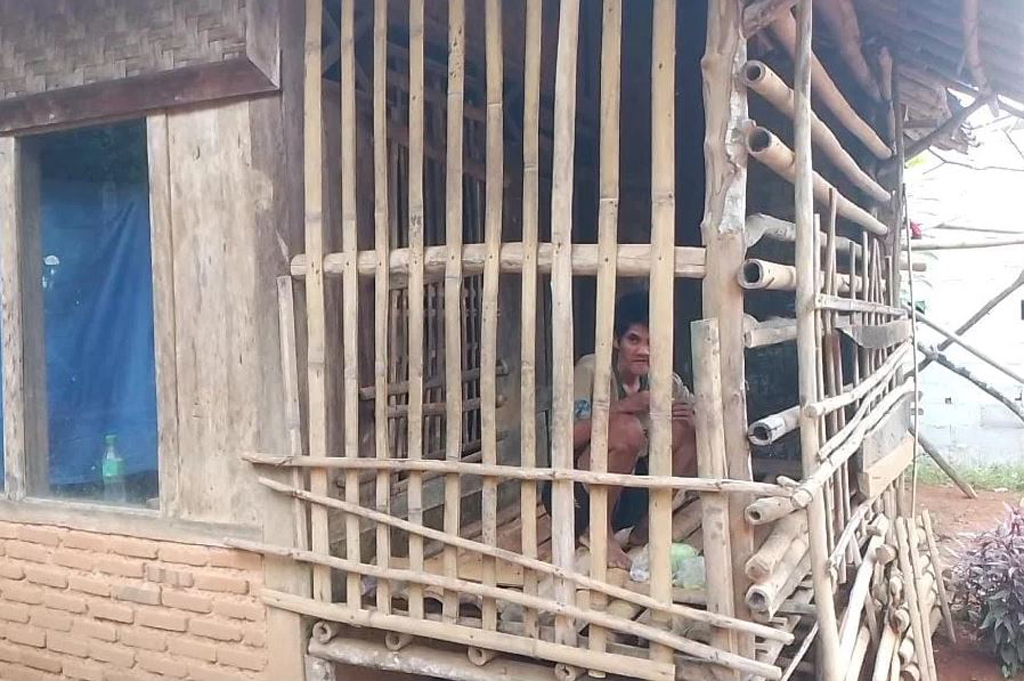 Pilu! Perempuan di Bogor 4 Tahun Tinggal di Kandang karena Mengidap ODGJ