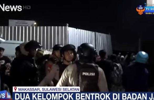Tawuran di Makassar, 3 Warga Luka Kena Anak Panah 1 Motor Terbakar