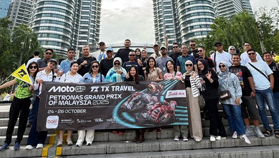 Geger di Kuala Lumpur! Fans Indonesia Banjiri Menara Kembar Petronas Jelang MotoGP Malaysia 2025