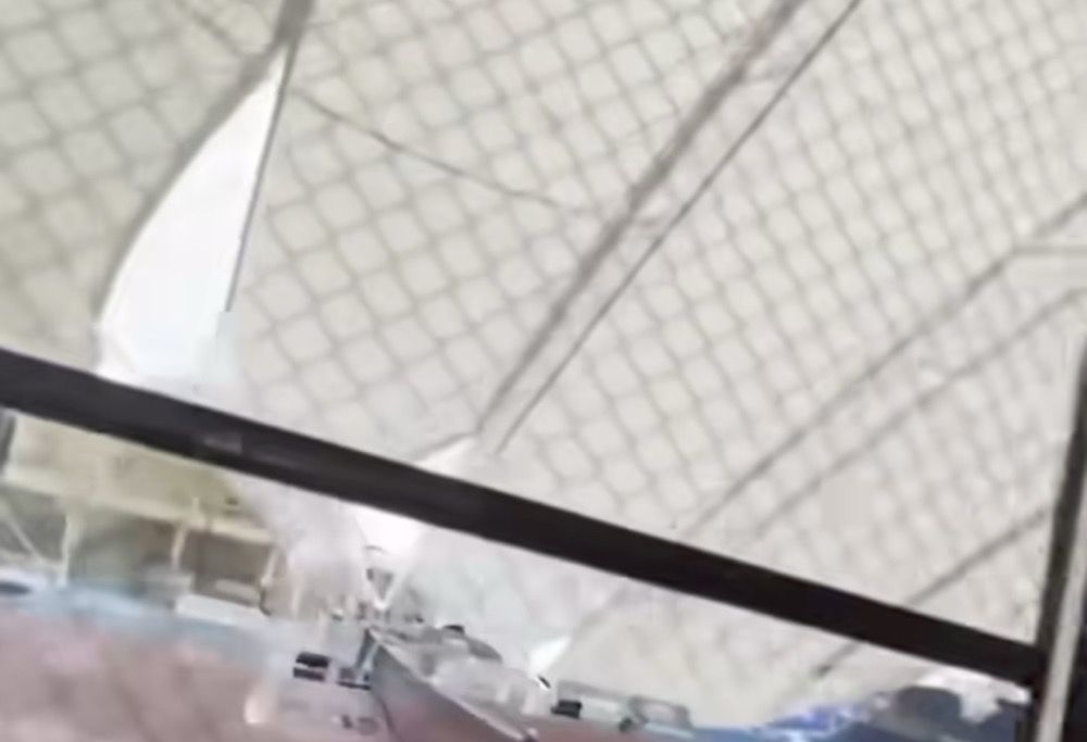 Viral Atap Lapangan Padel di Jakbar Ambruk Diterpa Angin Kencang