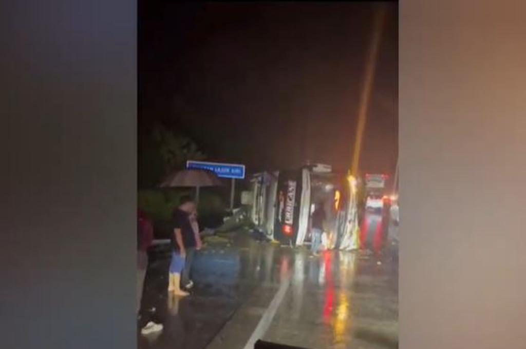 Kronologi Kecelakaan Tewaskan 3 Orang di Tol Semarang-Batang, Bus Terguling saat Hujan Deras
