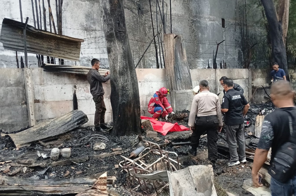 Tragis! Lansia Tewas akibat Kebakaran Warung di Penjaringan Jakut