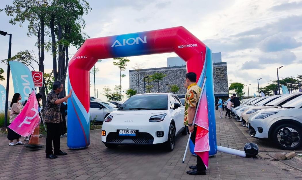 Diproduksi di Indonesia, GAC Mulai Kirimkan Mobil Listrik Aion UT ke Konsumen