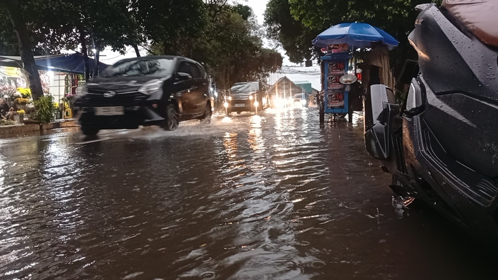 Jakarta Diguyur Hujan, Jalan Pengadegan Timur Pancoran Tergenang Banjir