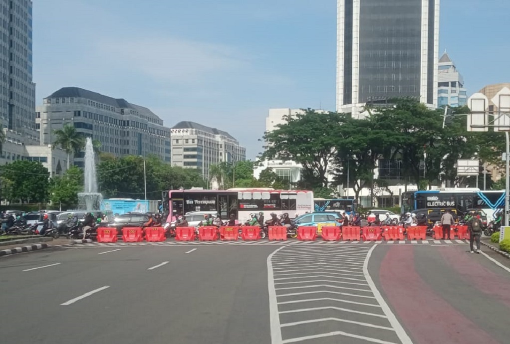 Demo Guru Hari Ini, Jalan Medan Merdeka Selatan Arah Kedubes AS Ditutup