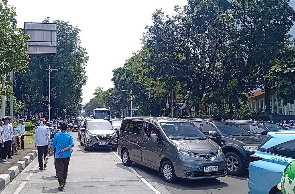 Ada Demo Guru, Jalan Medan Merdeka Selatan Jakpus Macet Parah