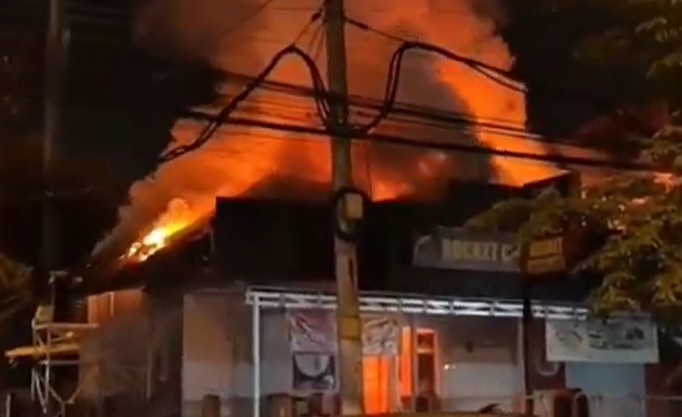 Gerai Ayam Goreng di Salatiga Terbakar, Pengunjung dan Karyawan Panik Berhamburan