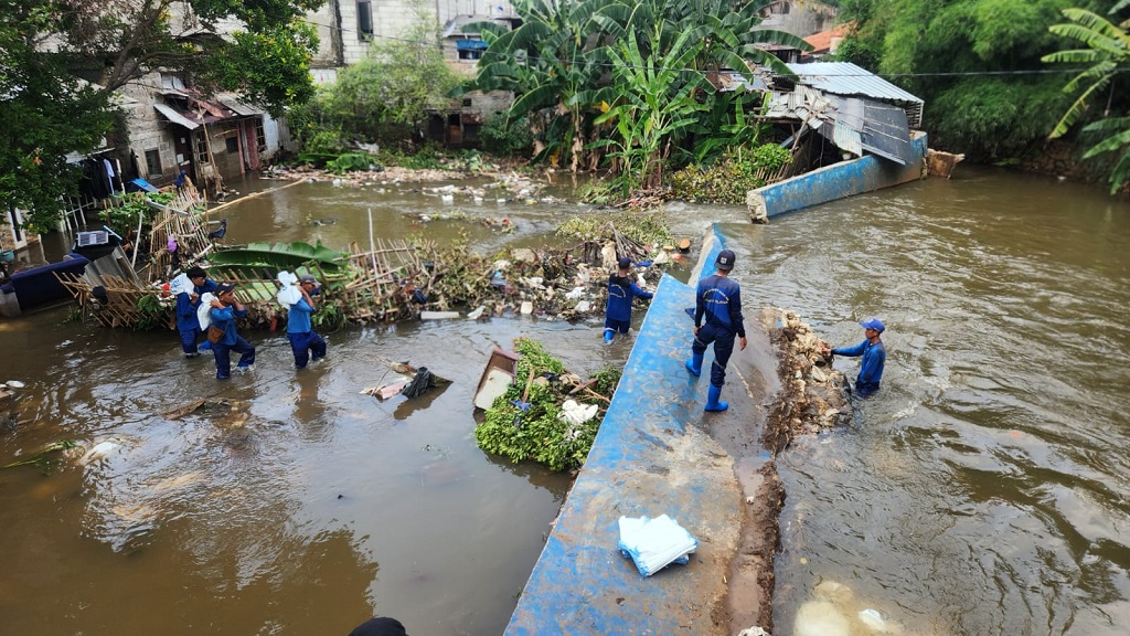 8 Tanggul di Jakarta Jebol Imbas Hujan Deras, Pemprov Segera Perbaiki