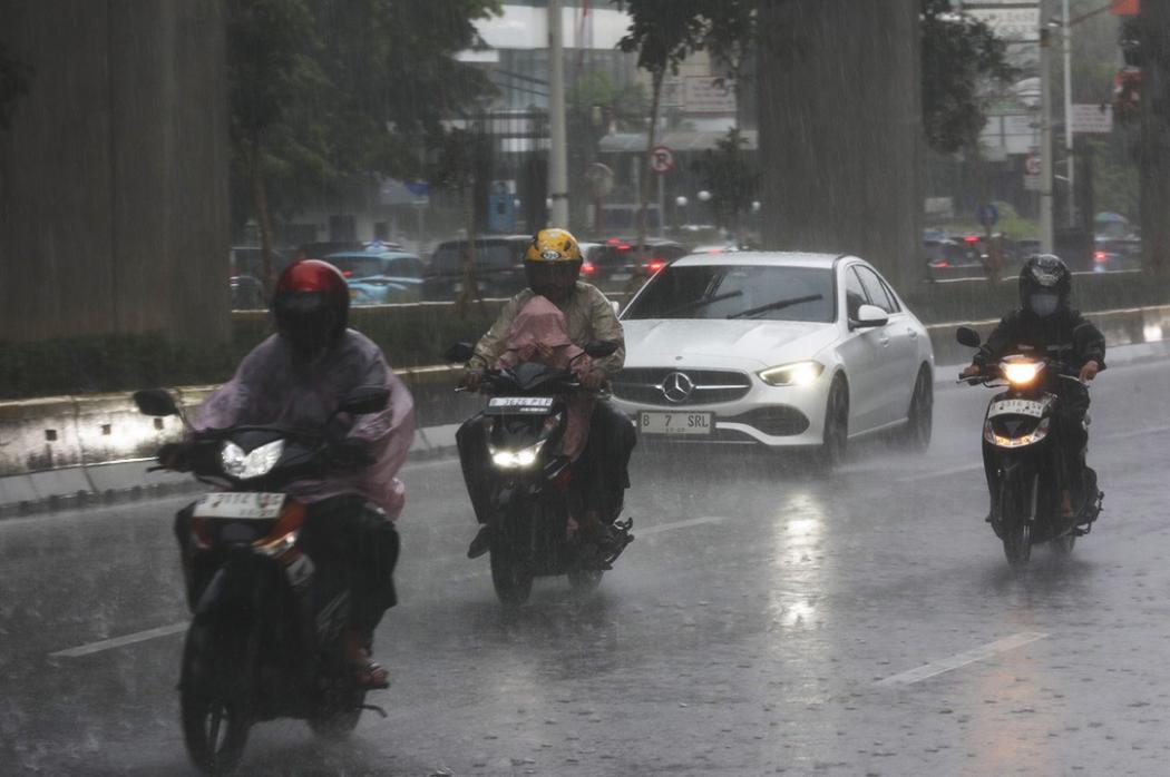 Waspada! Cuaca Ekstrem Mengintai hingga Awal Februari 2026