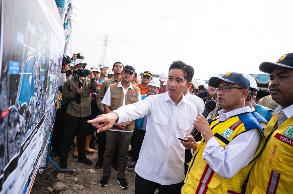Gibran Cek Penanganan Banjir Semarang, Apresiasi Kerja Keras Petugas Lapangan