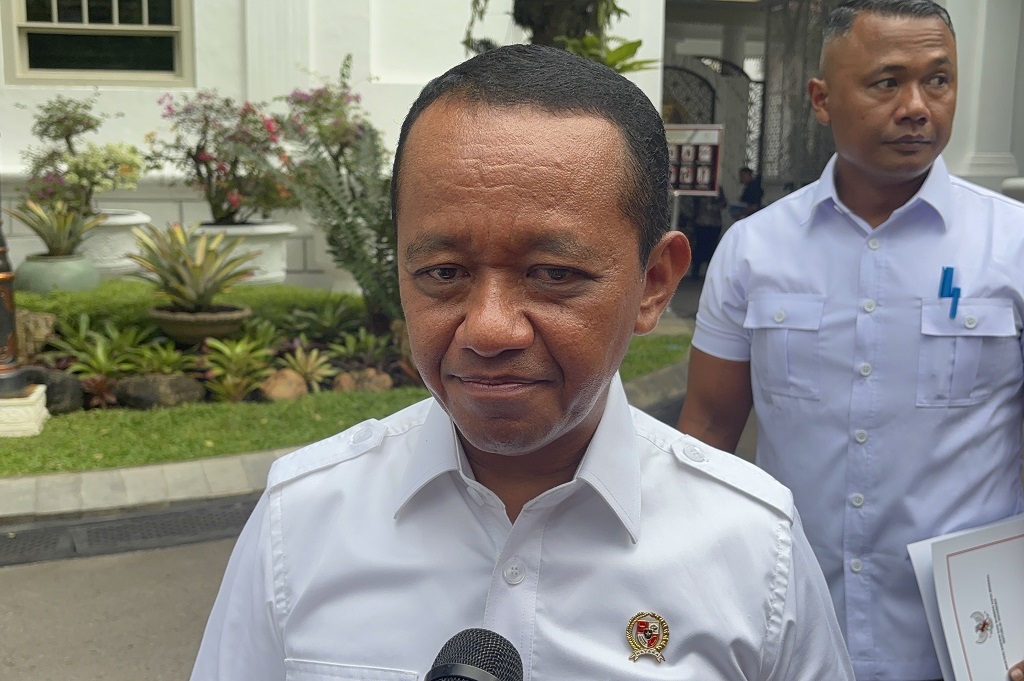 Bahlil bakal Tarik Penerbitan Izin Tambang Pasir Kuarsa dari Pemda, Ini Alasannya