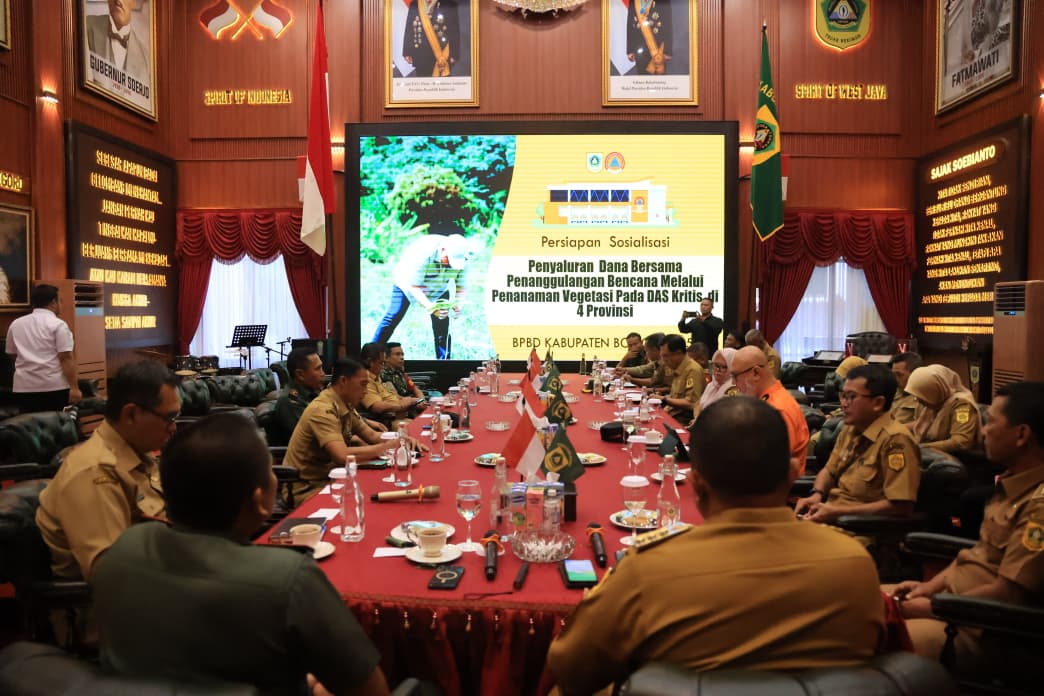 Pimpin Rapat, Bupati Bogor Rencana Tanamkan Pohon di DAS Ciliwung dan Cikeas