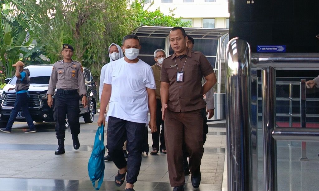 Breaking News: Gubernur Riau Abdul Wahid Tiba di KPK usai Terjaring OTT