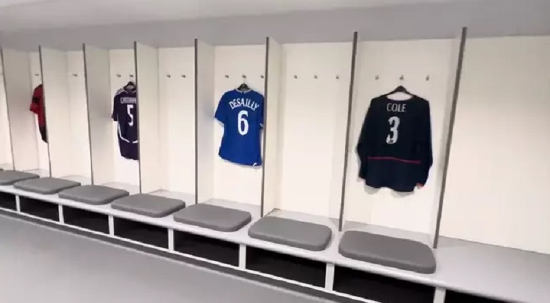 Liverpool Pajang Jersey Legenda Real Madrid di Anfield, Siapa Saja?
