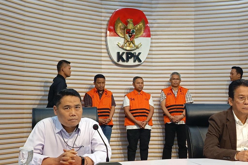 Gubernur Riau Abdul Wahid Tersangka, Diduga Minta Jatah Preman Rp7 Miliar