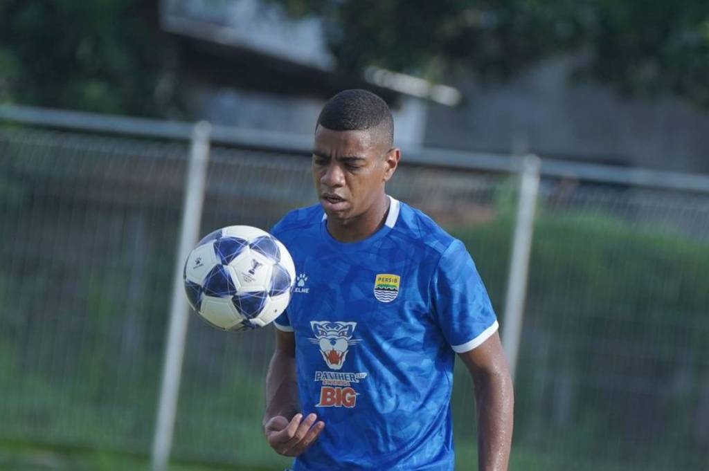 Striker Persib Uilliam Barros Tebar Ancaman untuk Selangor di AFC Champions League Two 