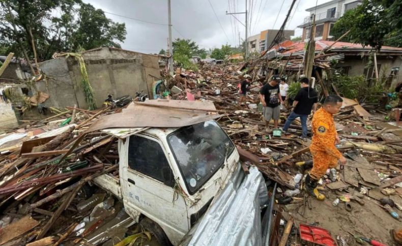 Topan Kalmaegi Porak-porandakan Filipina Tewaskan 58 Orang, kini Bergerak ke Vietnam