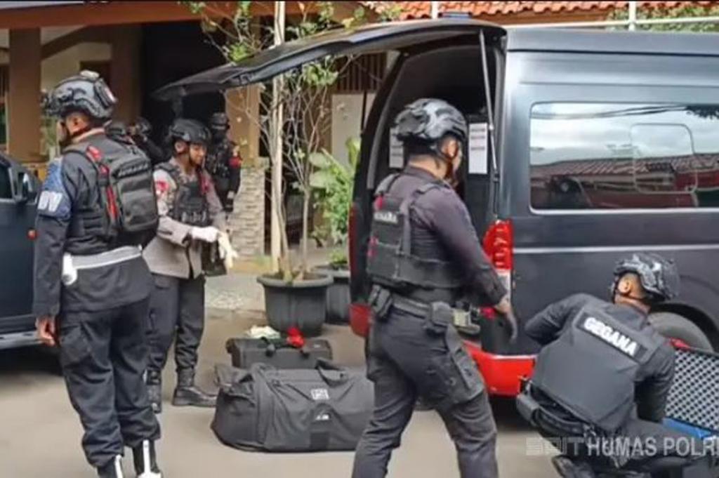 Daftar Temuan Barang Bukti di TKP Ledakan SMAN 72, Senpi hingga Remote Pengendali