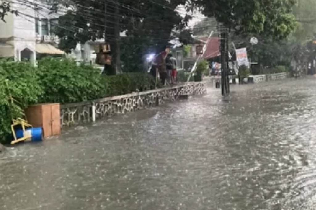 Hujan Deras, Kemang Utara Jaksel Terendam Banjir!