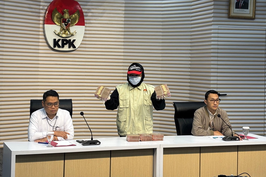 Penampakan Uang Rp500 Juta Disita KPK saat OTT Bupati Ponorogo Sugiri Sancoko