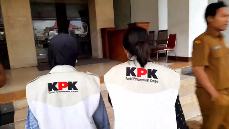 KPK Geledah 3 Lokasi di Ponorogo, RSUD hingga Rumah Adik Sugiri Sancoko