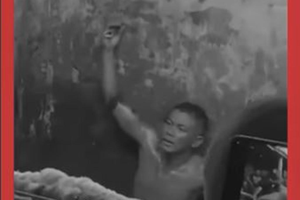 Viral! Aksi Brutal Pria di Muba Bacok Warga hingga Tewas, Gigit Kapolsek Saat Ditangkap