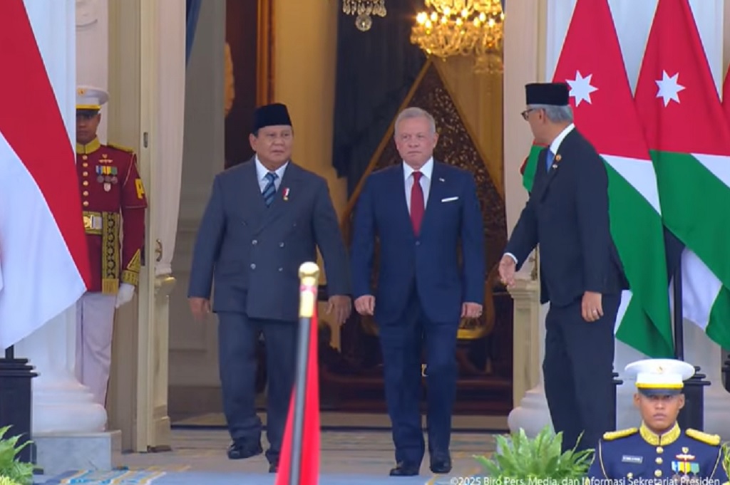 Prabowo Sambut Kunjungan Raja Yordania di Istana dengan Upacara Kenegaraan