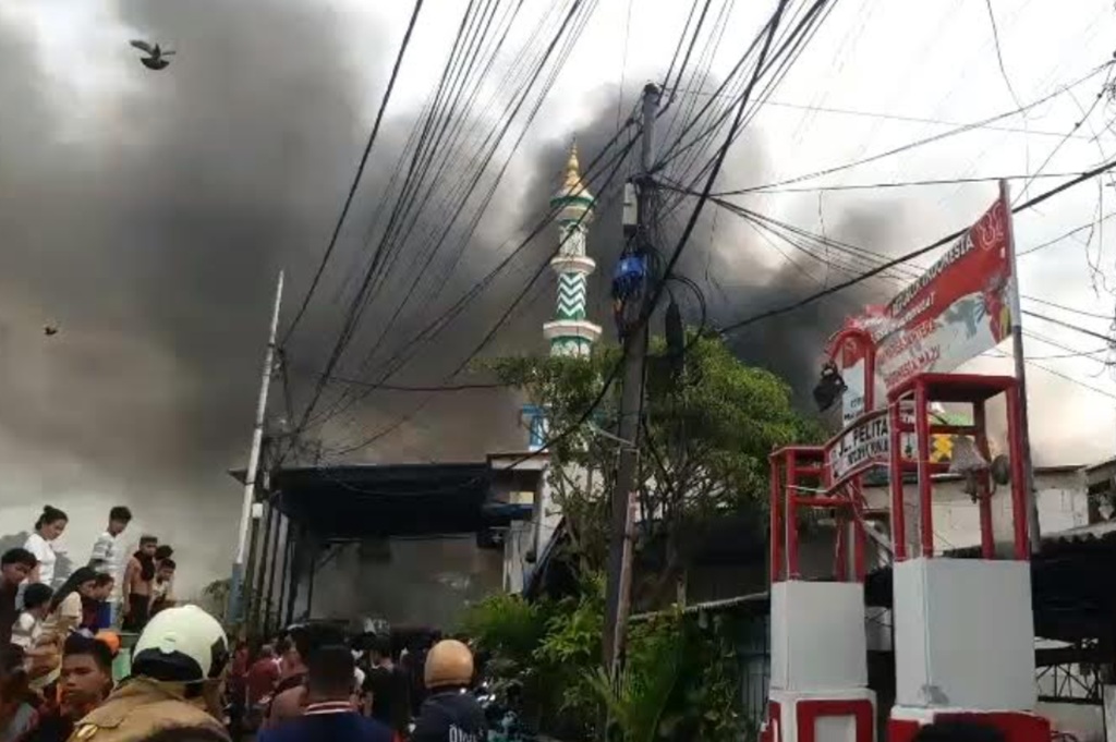 Rumah di Jatipulo Jakbar Terbakar, Belasan Unit Damkar Dikerahkan 