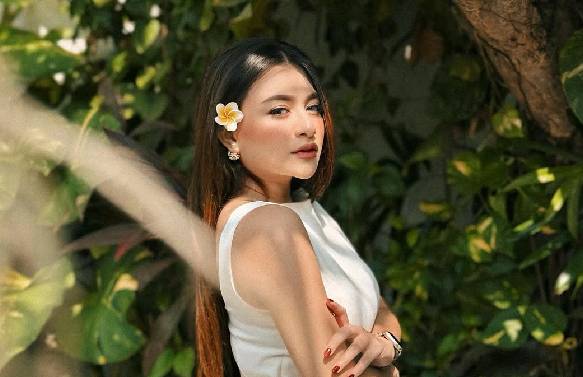 Nathalie Holscher Lepas Hijab demi Duit? Ini Faktanya!