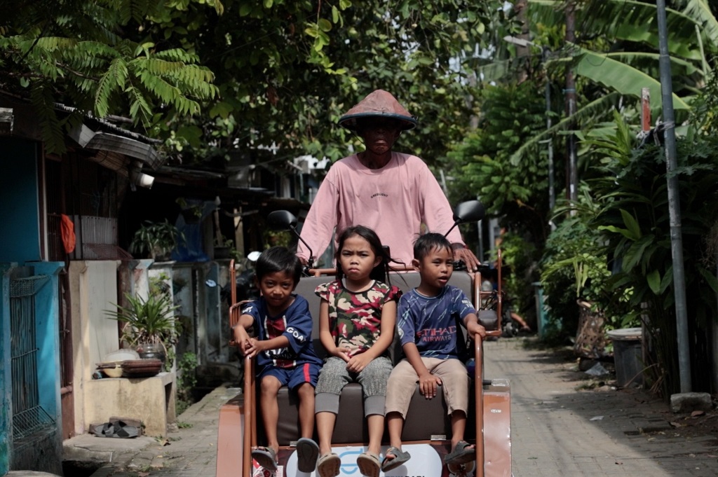 Cerita Warga Dapat Becak Listrik dari Prabowo: Enak, Kaki Nggak Pegal