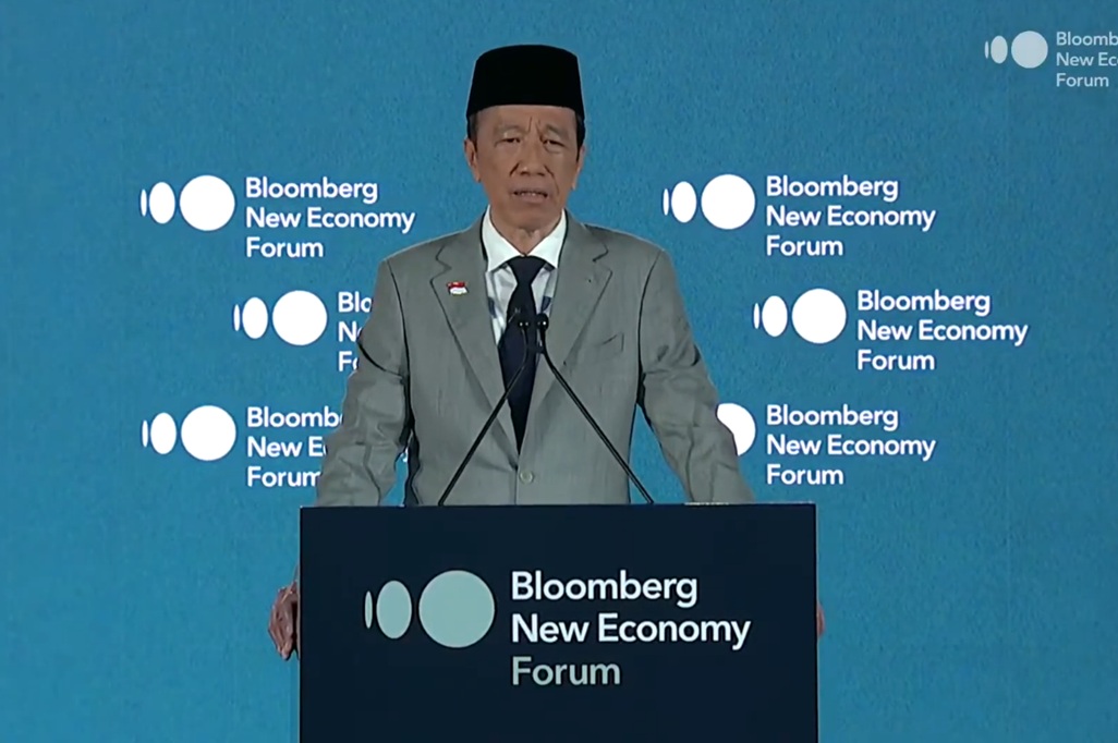 Jokowi Bicara Revolusi Besar Robot dan AI di Bloomberg New Economy Forum: Waspadalah!