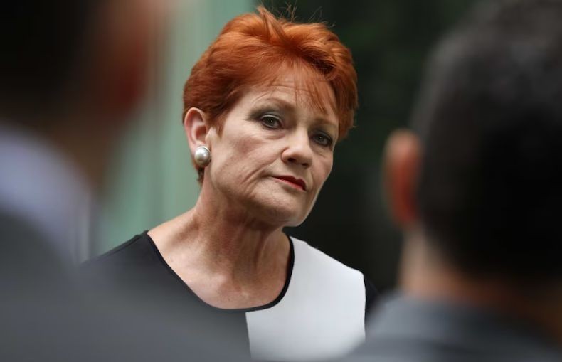 Heboh, Politisi Anti-Islam Australia Pakai Cadar saat Sidang Parlemen