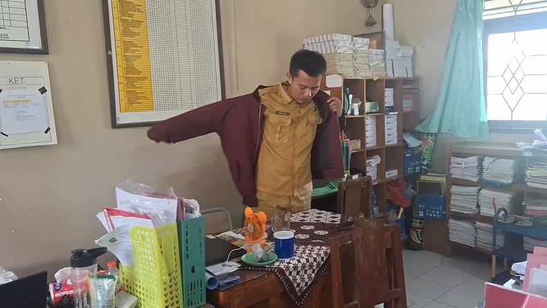Perjuangan Suripto Guru SD di Kulonprogo, Tempuh 55 Km demi Mengajar Siswanya