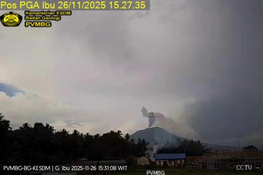 Gunung Ibu Meletus Hari Ini, Tinggi Kolom Abu Capai 700 Meter di Atas Puncak