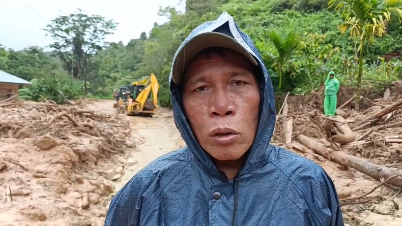 Rombongan Mobil Bupati Tapteng Masinton Pasaribu Tertimpa Longsor