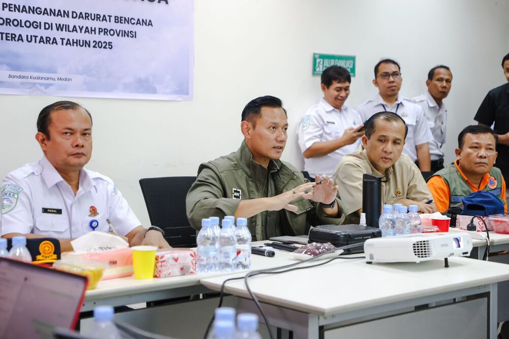 Banyak Jalur Darat di Sumatera Terputus, AHY: Kami Pastikan Armada Udara Optimal Salurkan Bantuan