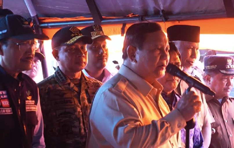 Kunjungi Korban Bencana di Padang Pariaman, Prabowo Janji Perbaiki Rumah Rusak