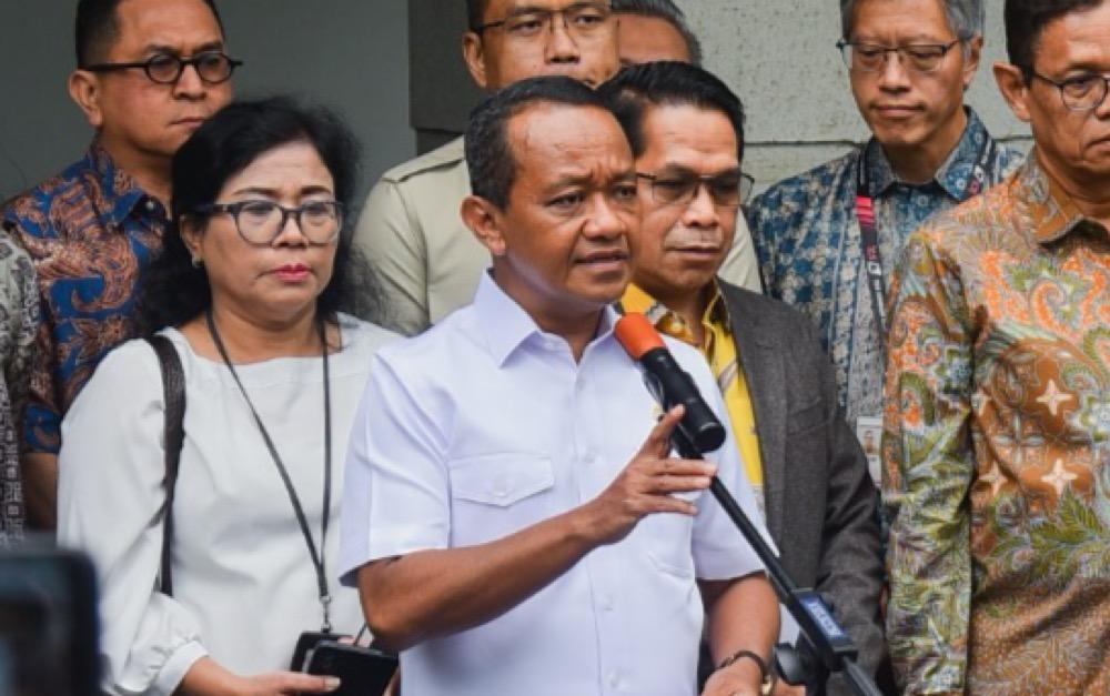 Bahlil Ungkap Distribusi BBM ke Daerah Terisolasi di Sumatera Gunakan Rakit