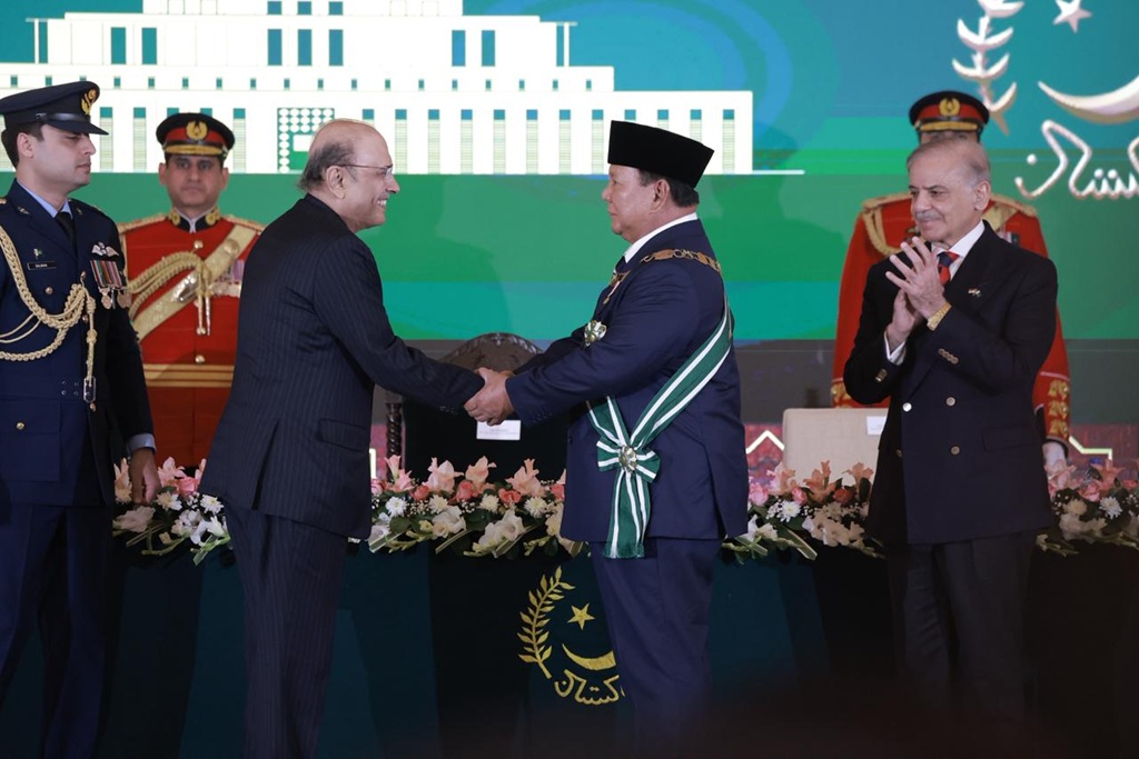 Prabowo Terima Anugerah Bintang Tertinggi Pakistan dari Presiden Asif Ali