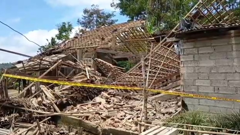 Ledakan Dahsyat di Pacitan, 3 Rumah Hancur 5 Warga Terluka