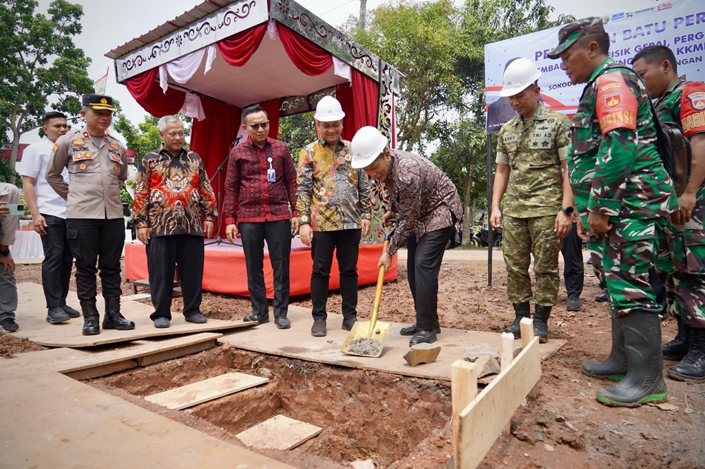 Menkop Resmikan Pembangunan Koperasi Kelurahan Merah Putih Sokoduwet di Pekalongan