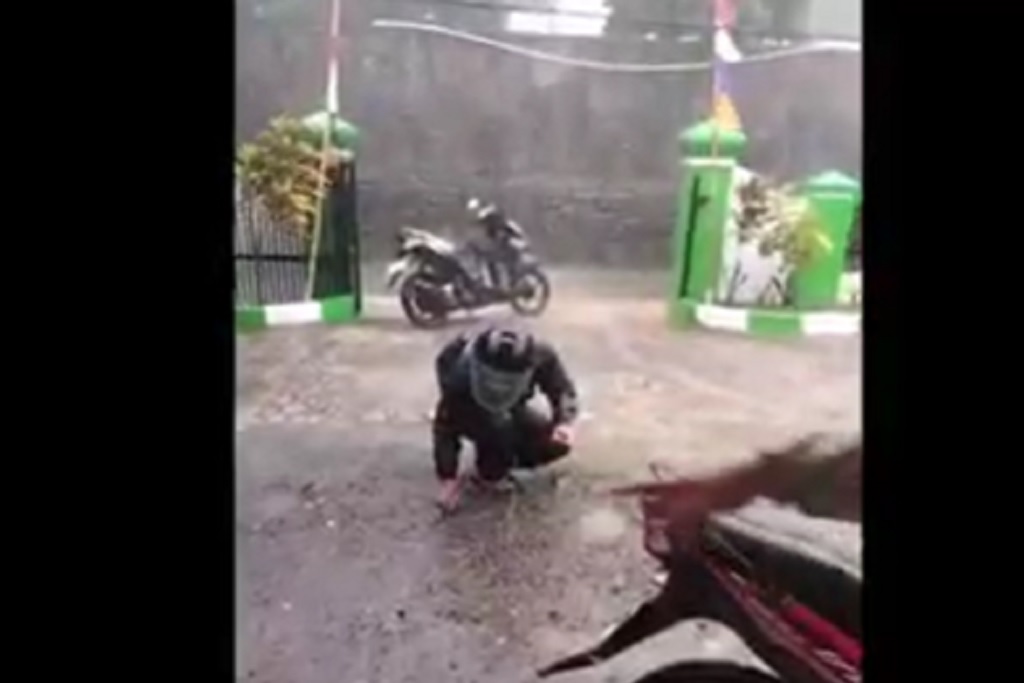 Viral Hujan Es Disertai Angin Kencang Landa Majalengka, Warga Histeris